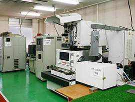 ワイヤー放電加工機