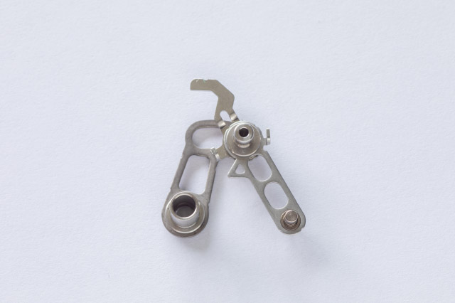 カシメ組部品